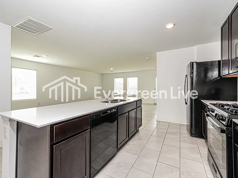 10900 SW 22nd St — Photo 6
