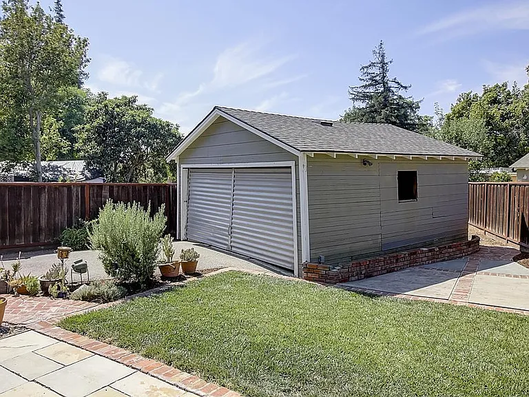 1393 Spencer Ave — Photo 3