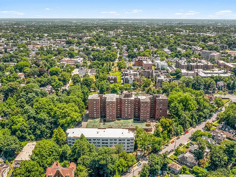 Experience tranquility in the heart of the city with this picturesque residential area.