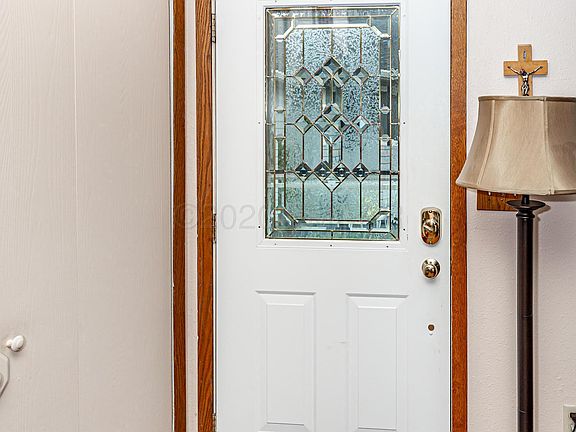 2nd image of 838 10th Ave E