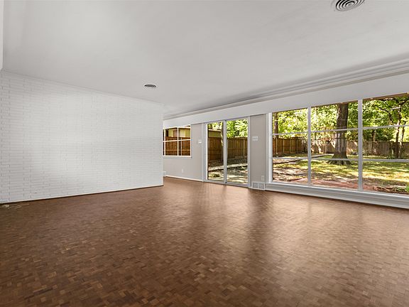 4th image of 985 N Rustic Cir