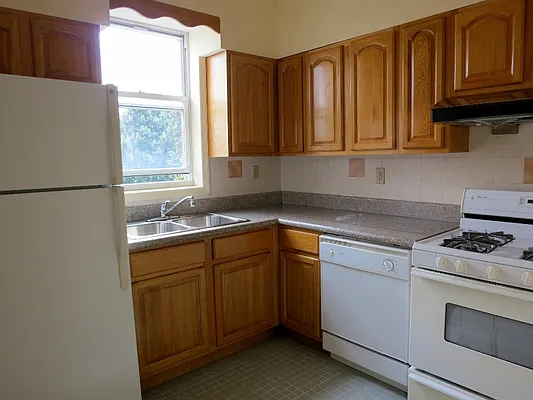 Rented by Brooklyn Heights Real Estate Inc | media 12