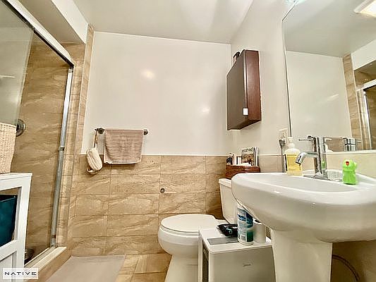 4th image of 645 Leonard St APT 1R