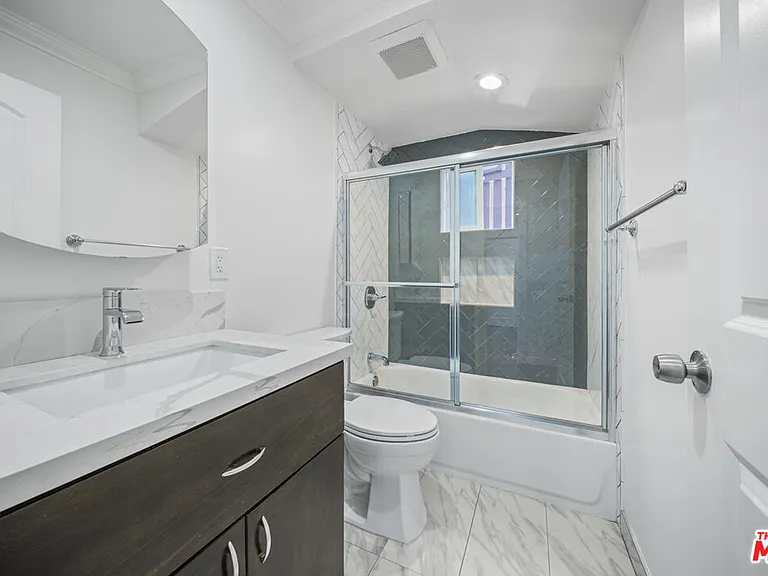 238 Thorne St #A — Photo 10