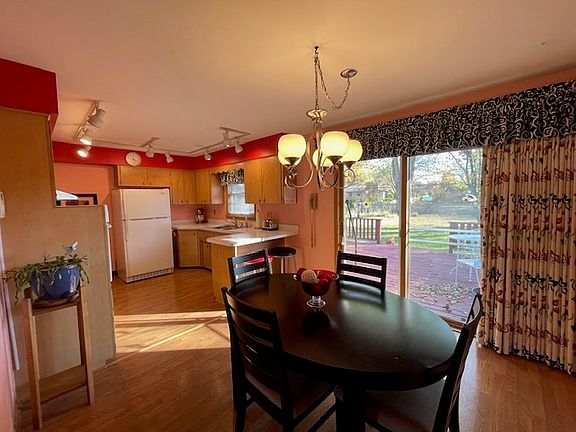 5th image of 604 Bevan Dr W