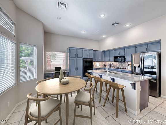 3rd image of 3050 Whispering Crest Dr