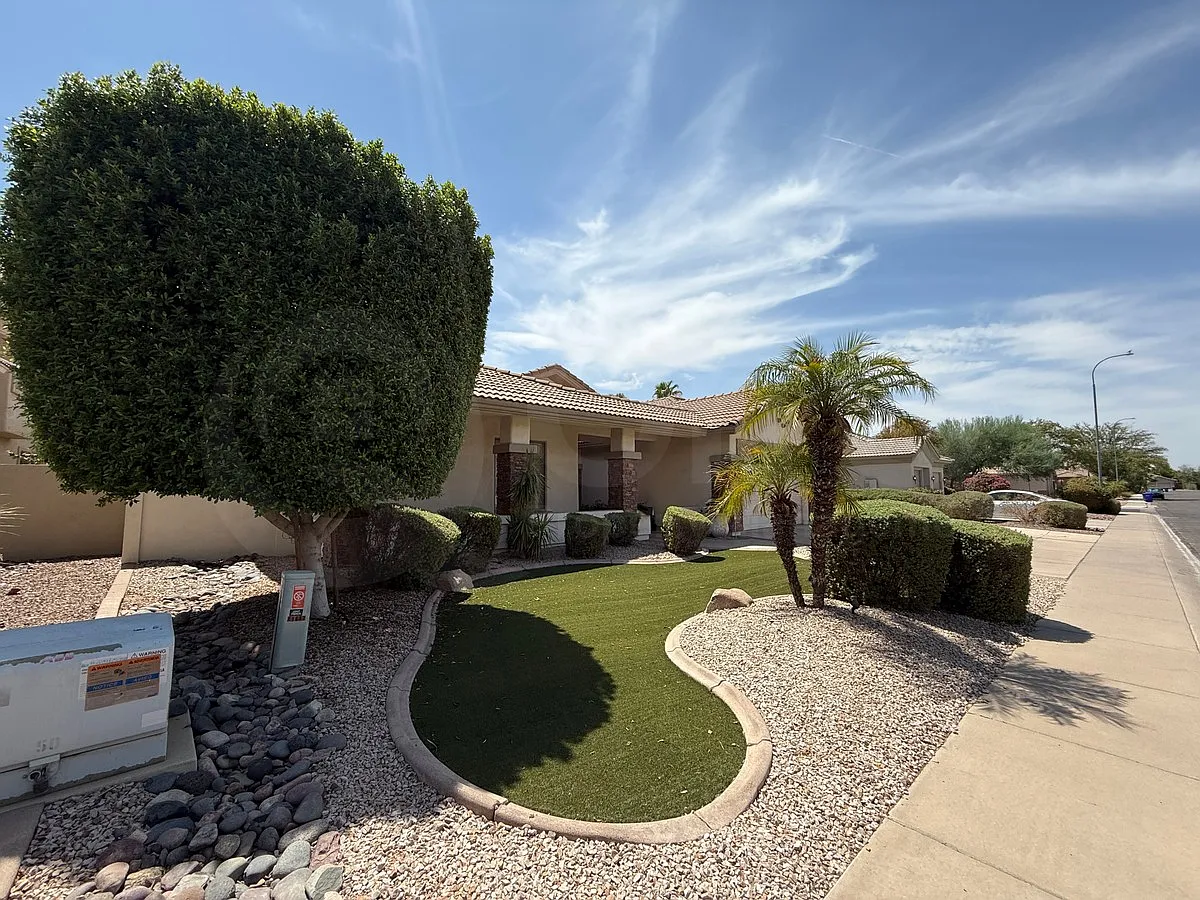 3 bed, 3.0 bath, 2909 sqft, $3,449 — Photo 3
