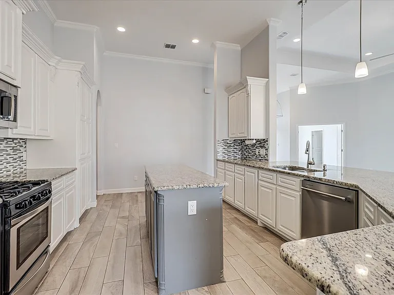 15501 Escapade St — Photo 17