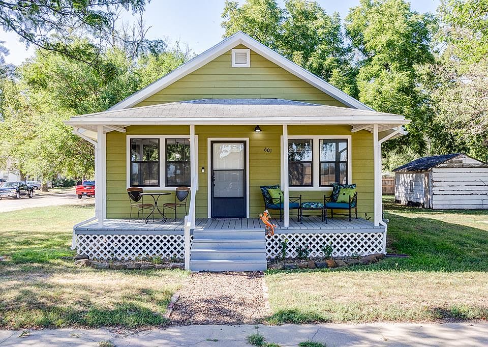 1st image of 601 W Grand Ave