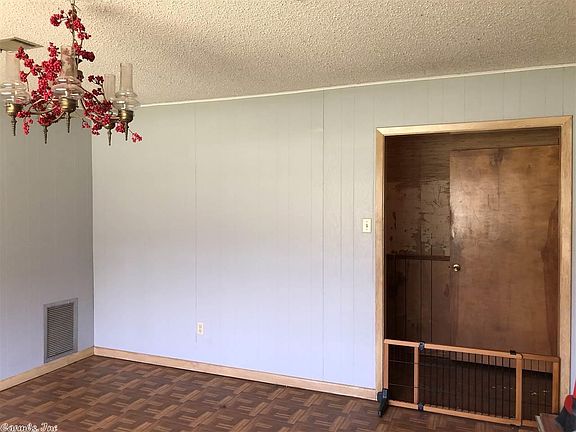 4th image of 97 Davis Dr
