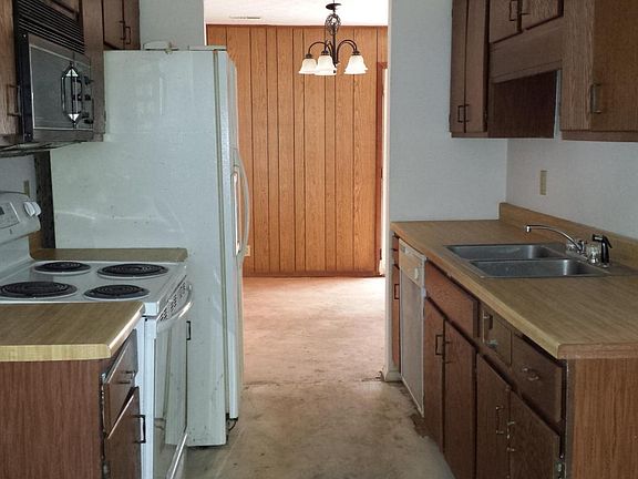3rd image of 9125 Cedarpark Ln