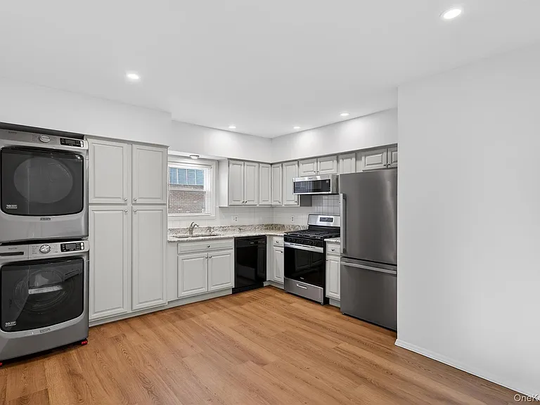 12 Scotchtown Ave — Photo 12