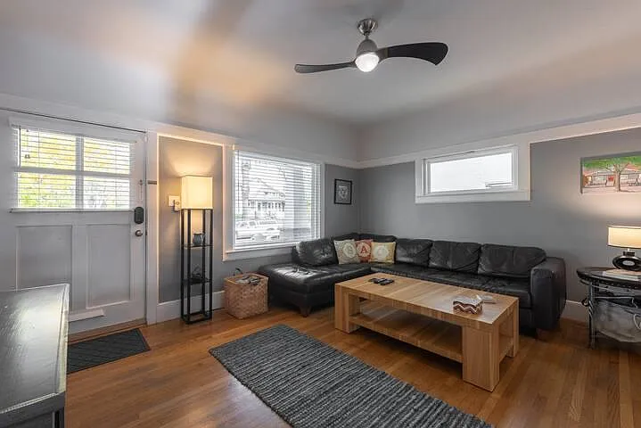 3004 O St — Photo 2