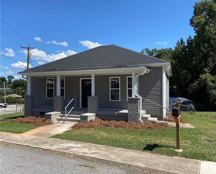 1st image of 700 McConnell Ave