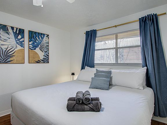 4th image of 5542 Holly St APT 209