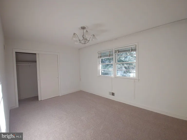 1429 Laburnum St — Photo 15
