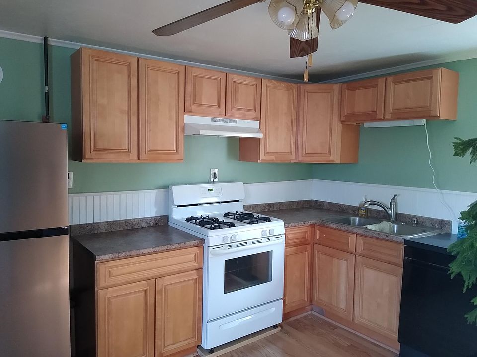 New kitchen and appliances, dishwasher, gas stove