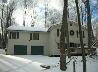 104 Cherry St, Gouldsboro, PA 18424