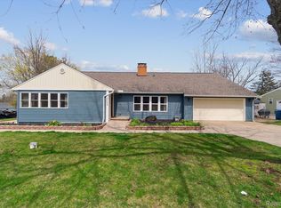 2064 N Long Lake Rd, Fenton, MI 48430
