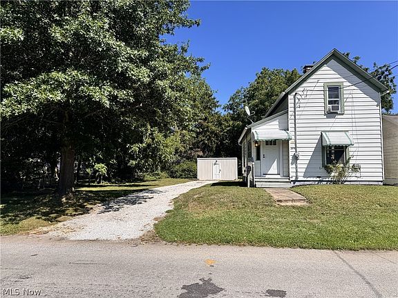 3rd image of 301 Bell St
