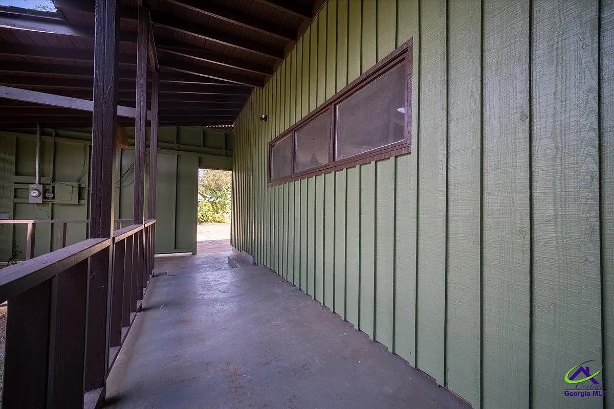 2 bed, 1.0 bath, 1270 sqft, $1,650 — Photo 2