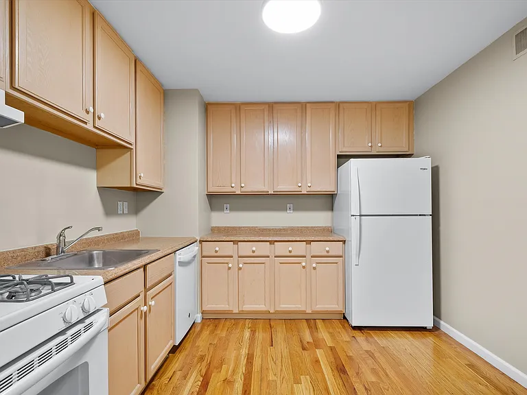 10-12 Chestnut St #207A — Photo 6