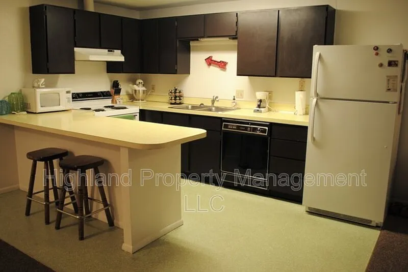 1 bed, 1.0 bath, 700 sqft, $770 — Photo 2