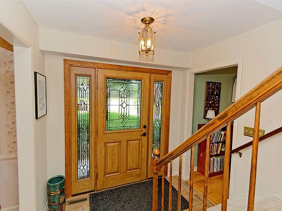 3rd image of 29 Crestwood Dr