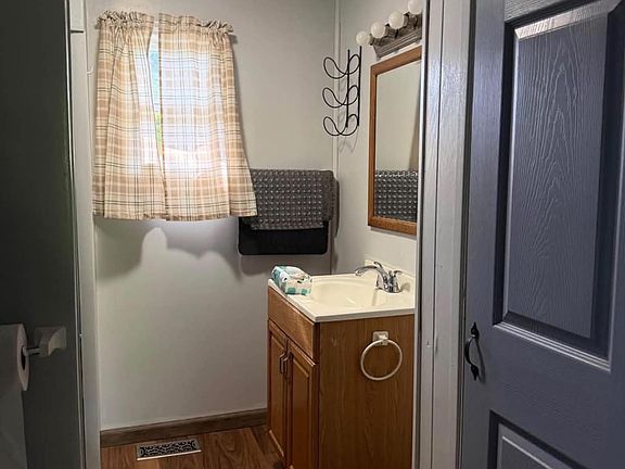 5th image of 322 Marine St