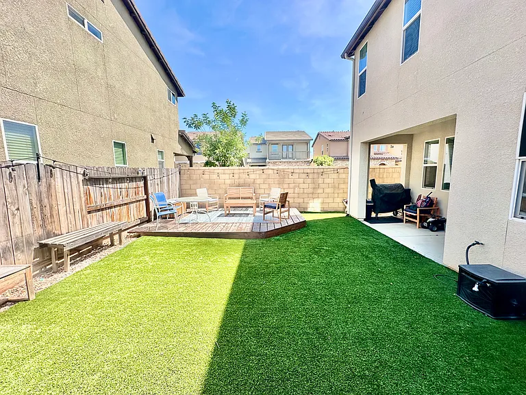 241 Aria Ave S — Photo 34