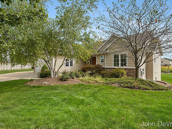 2nd image of 4323 Saddlehorn Dr
