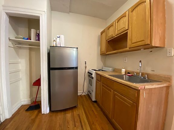 4th image of 552 Lincoln Pl #1FF