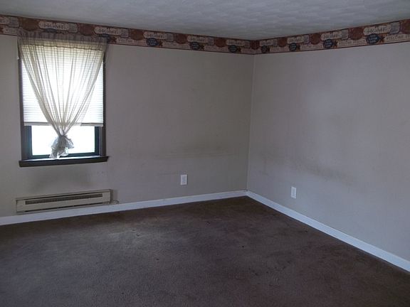3rd image of 702 High St #19