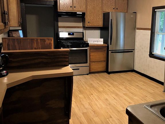 3rd image of 600 Bush Ave