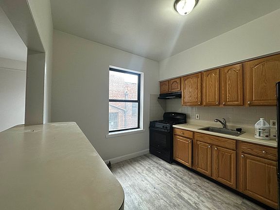 4th image of 45-19 42nd St #4A