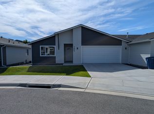 1401 N Coach Dr, Greenacres, WA 99016