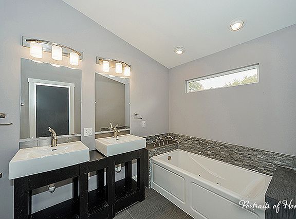 5th image of 718 N Green St