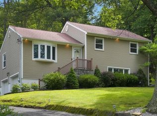 3905 Eleanor Dr, Mohegan Lake, NY 10547