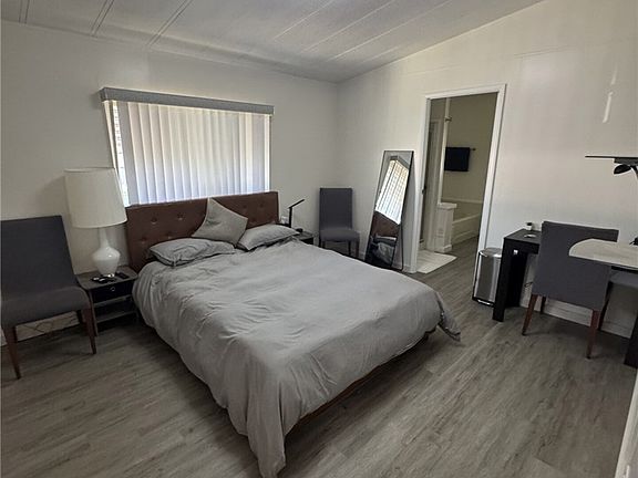 4th image of 23820 Ironwood Ave