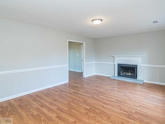 3rd image of 312 Renee Dr