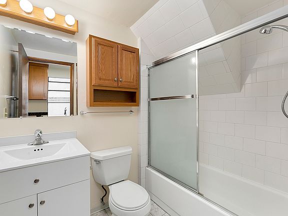 5th image of 4230 8th Ave NE #30143
