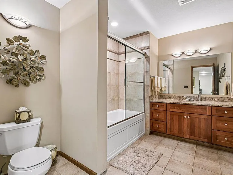 18464 Farmstead Cir — Photo 21