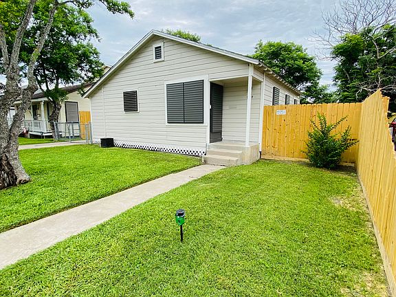 3rd image of 3822 Sarita St