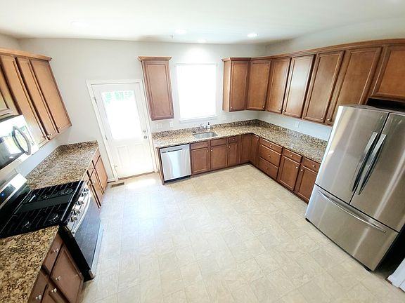 3rd image of 23080 Foxglove Way