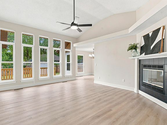 3rd image of 3906 W Kay Pointe Boulevard