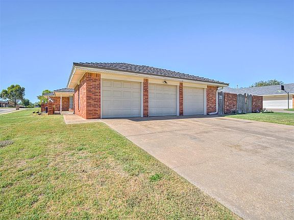 2nd image of 1005 SW 118th Pl
