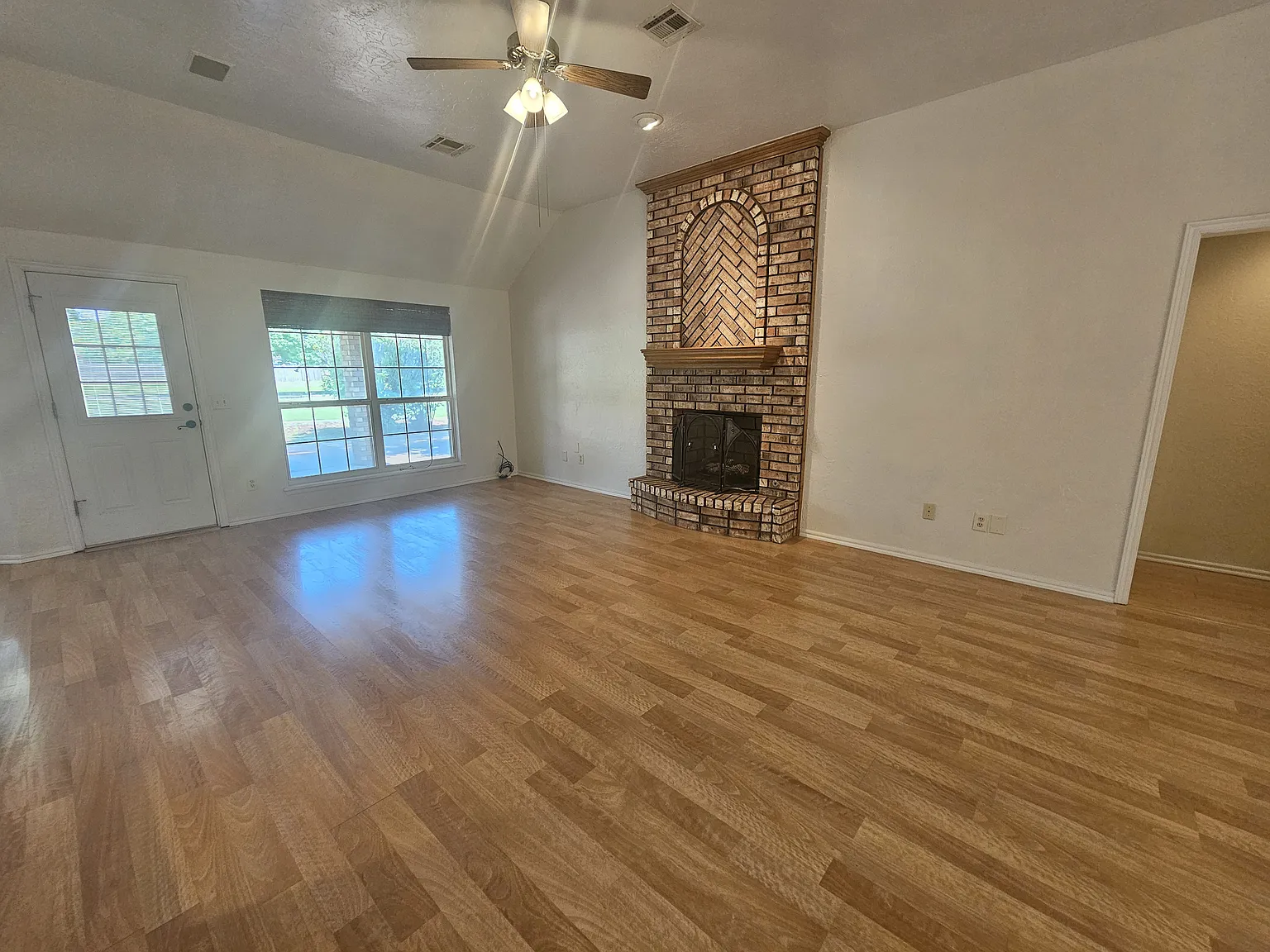 4 bed, 2197 sqft, $2,300 — Photo 4