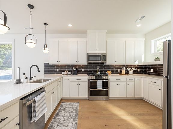 4th image of 205 W Lafayette