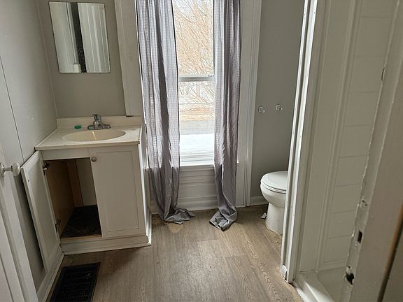 5th image of 323 Sterling St #3