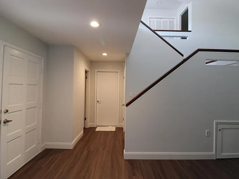 114 Gleneagles Dr — Photo 34